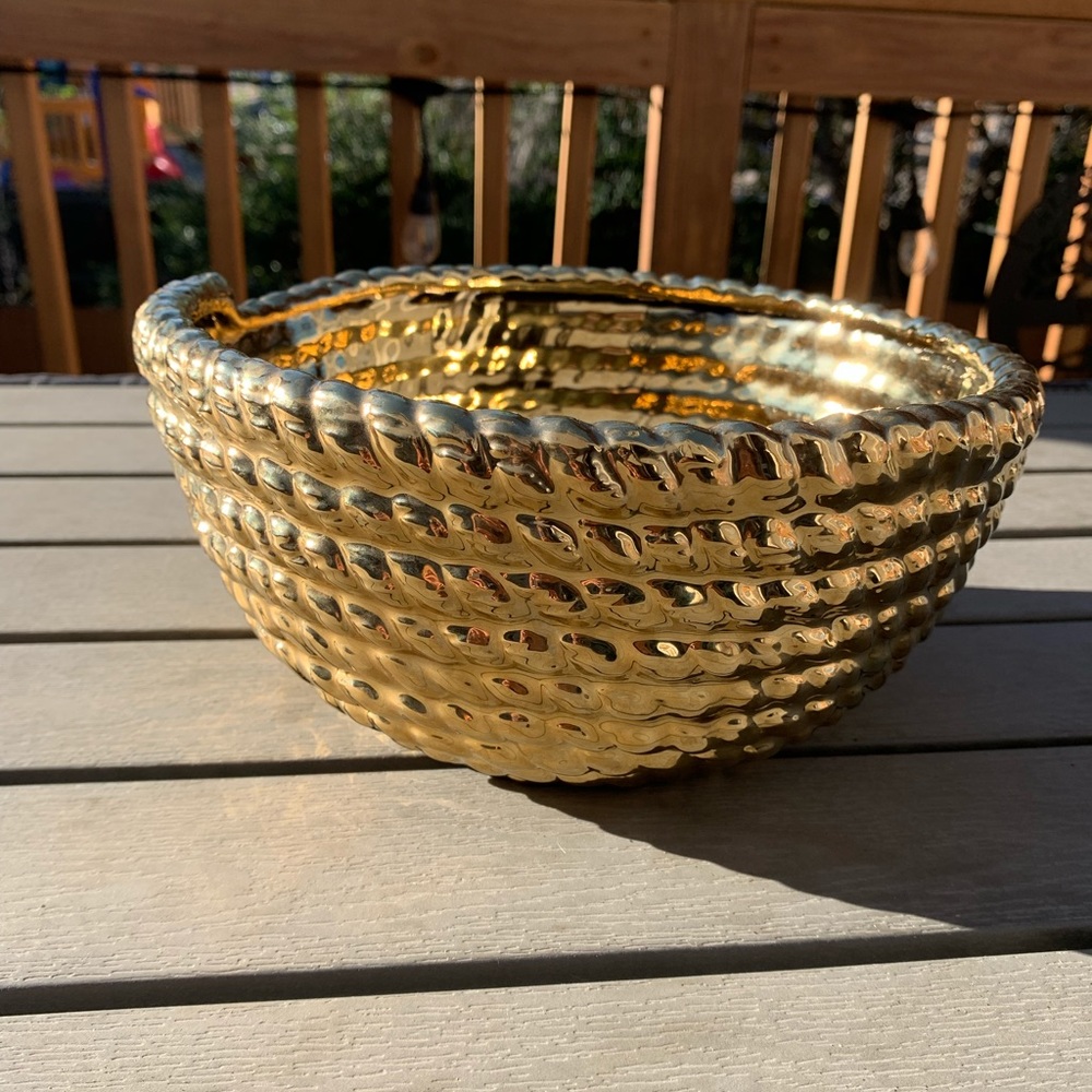 Gold accent bowl